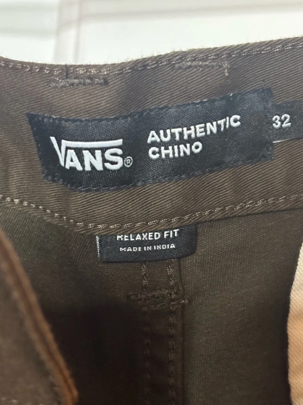 NWOT Vans Men's Authentic Chino Shorts Relaxed Fit in Dark Brown Size 32